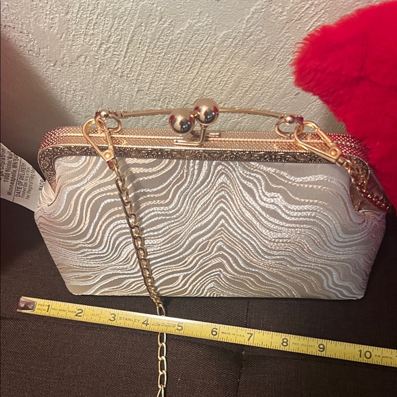 #1469**The Lux Bag: Vintage Elegant Cream and Gold Women's Handbag - Picture 7 of 15